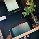 Glass Cube Penzion Outes