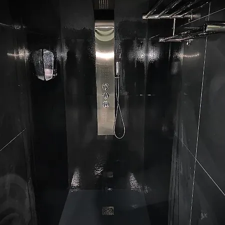 Glass Cube Guest house *