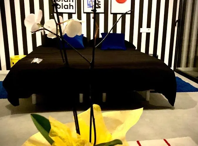 Glass Cube Guest house