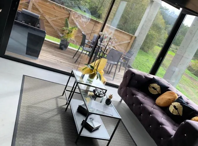 Glass Cube Guest house Outes